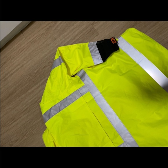 High-Visibility Yellow and Black Jacket - Picture 6 of 8